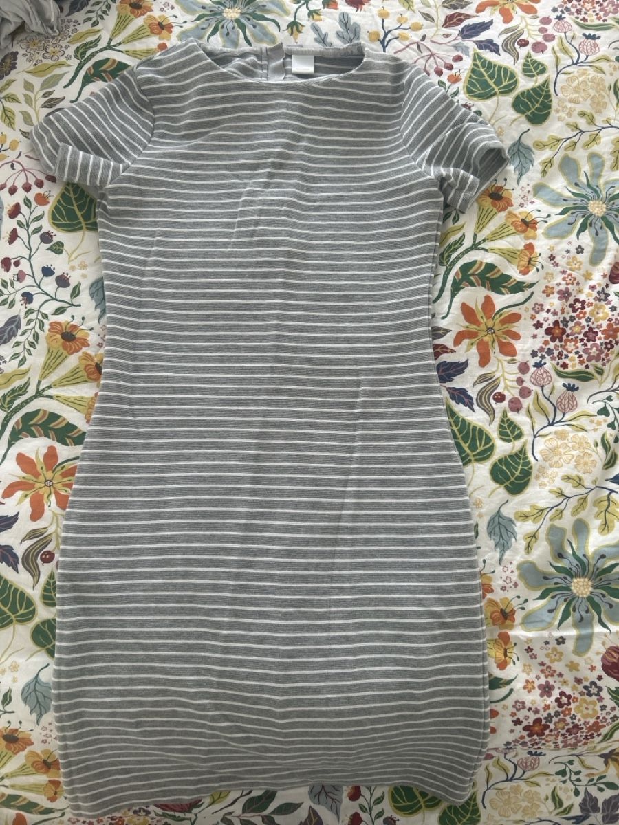 Hugo Boss Kleider: Hugo boss dress grey white stripes – Gebraucht aus Duebendorf von cmeira