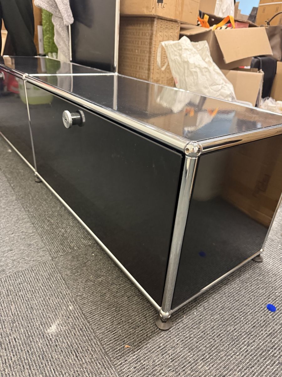USM Meubles TV: USM lowboard Schwarz – D'occasion à Bern par Chooster 1