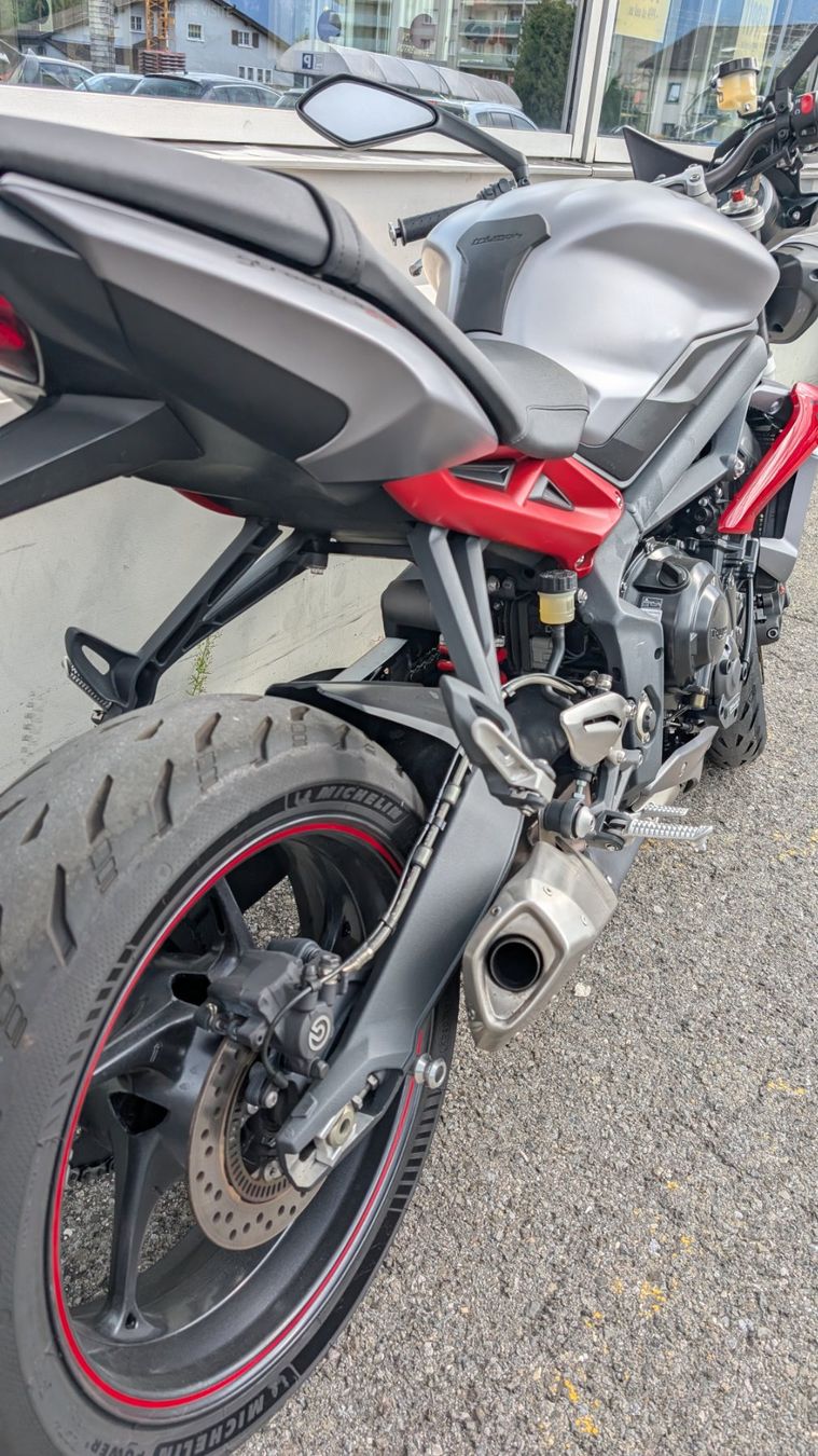 Triumph Strada: Triumph street triple 675 R – Usato da Monthey venduto da _Raph_ 2