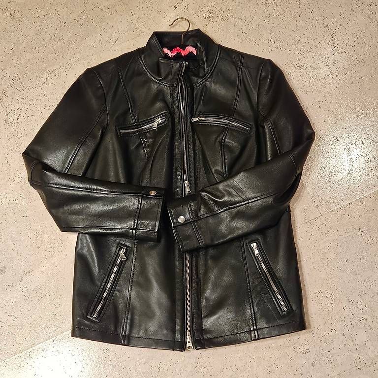 Vestes: Lederjacke – D'occasion à Oberiberg par Zion64