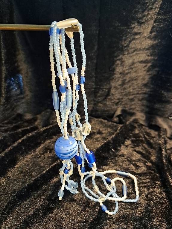 Catenine: Lange Halskette Blau Weiss – Usato da Sennhof venduto da Susanne2010 1