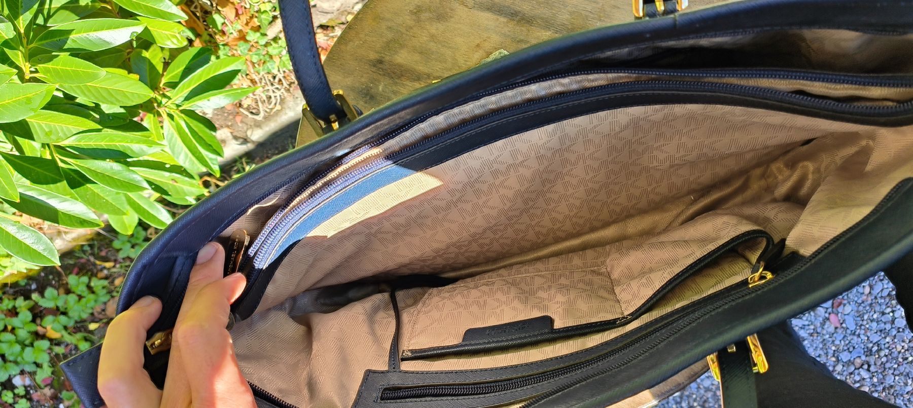 Michael Kors Taschen für Damen: Michael Kors Handtasche blau – Gebraucht aus Wädenswil von M_Gee 3