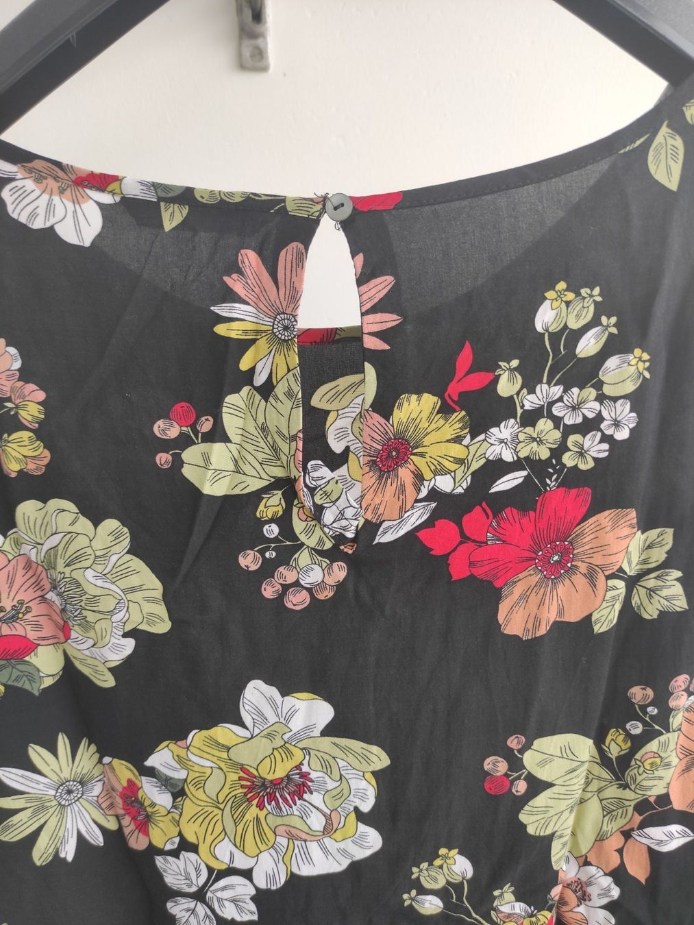 Only Camicette: Only Bluse schwarz geblümt Gr. 36 – Usato da Schliern b. Köniz venduto da Pecannut 4