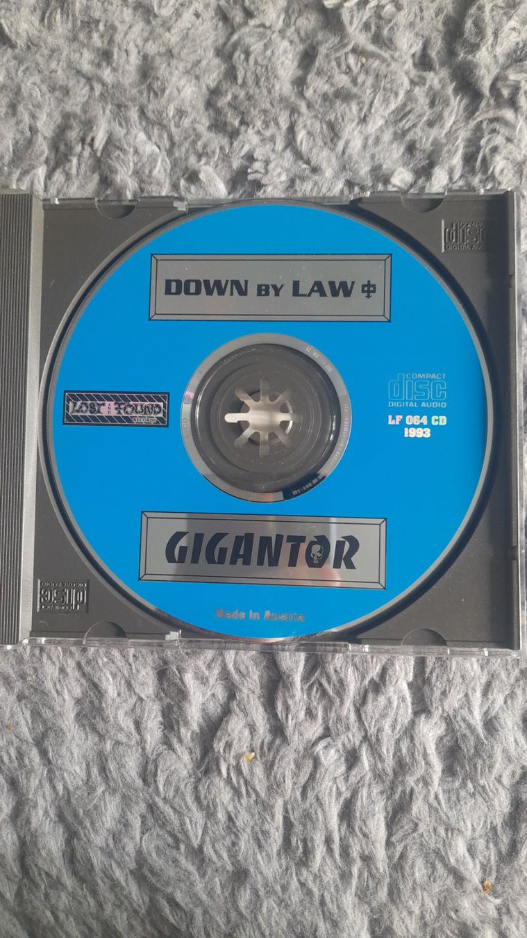 CDs: DOWN BY LAW VS. GIGANTOR     CD – Gebraucht aus Wetzikon ZH von Ramones01 2