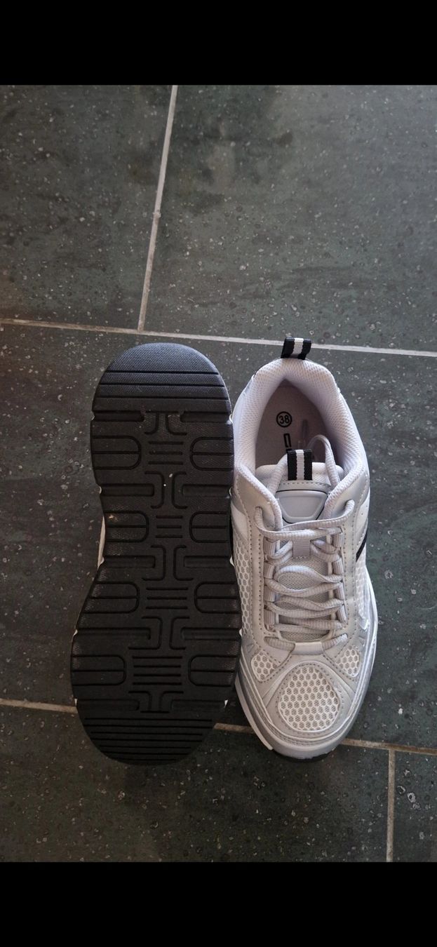 Scarpe da donna: Neue Sneakers 38 – Nuovo (secondo la descrizione) da Bubendorf venduto da ang_b829 3