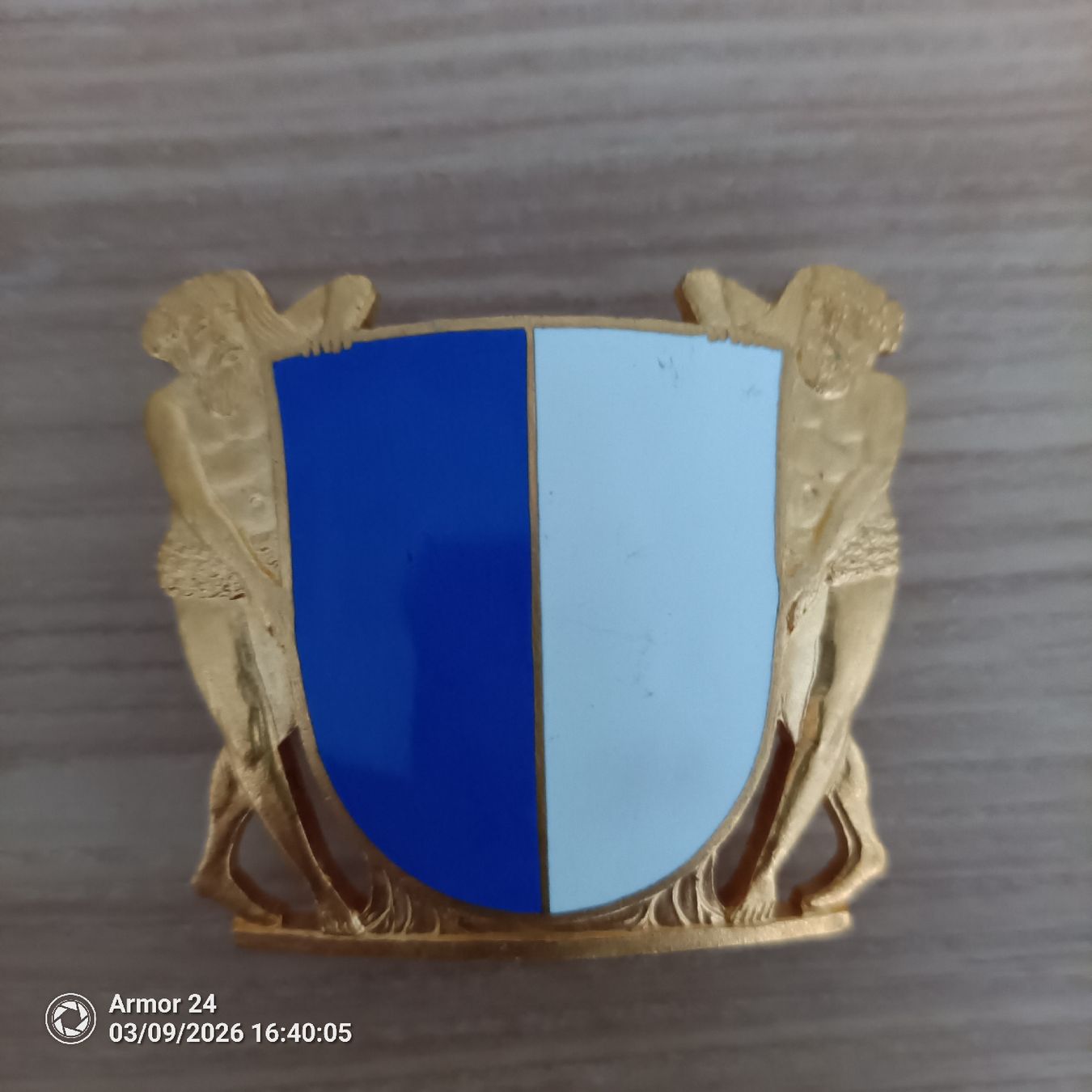 Placchette & Badge: Helmabzeichen Wappen Luzern 4 Stk. – Usato da Emmen venduto da Mocck 3