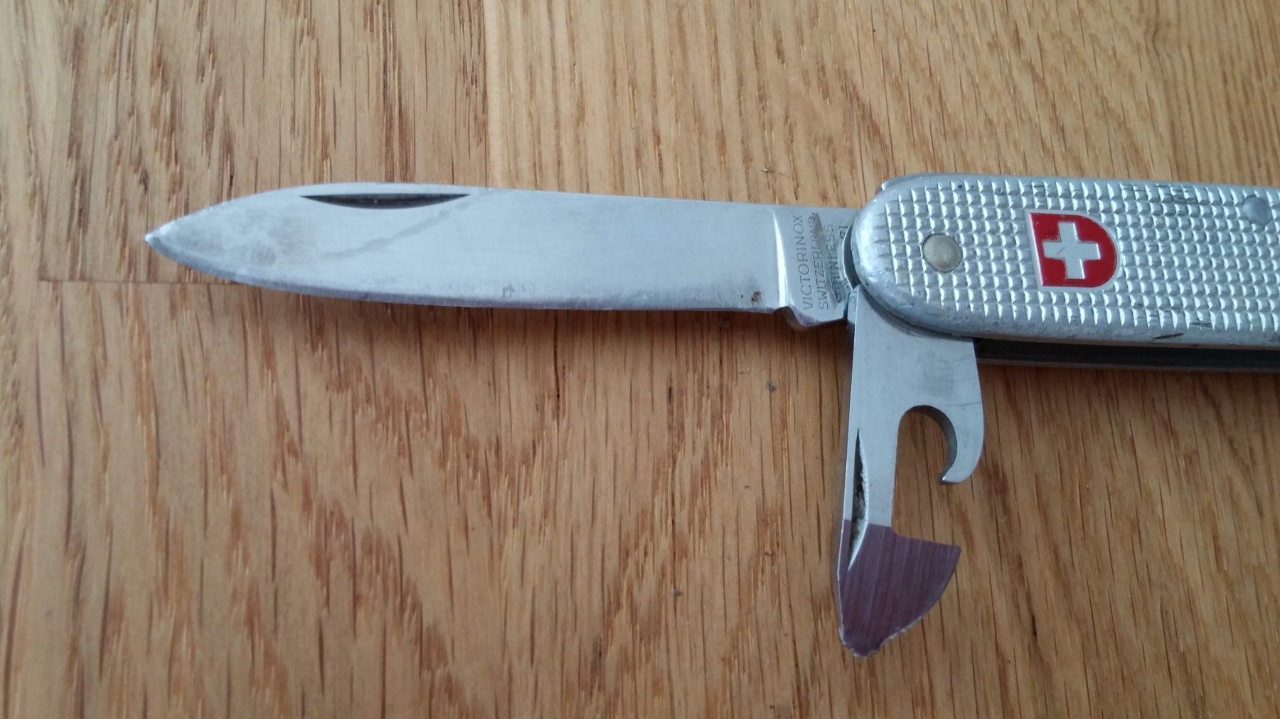 Victorinox Couteaux de poche: Schweizer Armee Sackmesser Victorinox 86 – D'occasion à Zürich par sendbad 1