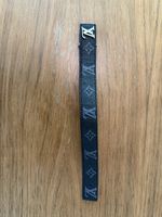 Elegantes Lederarmband in Schwarz mit silberner Metallschnal