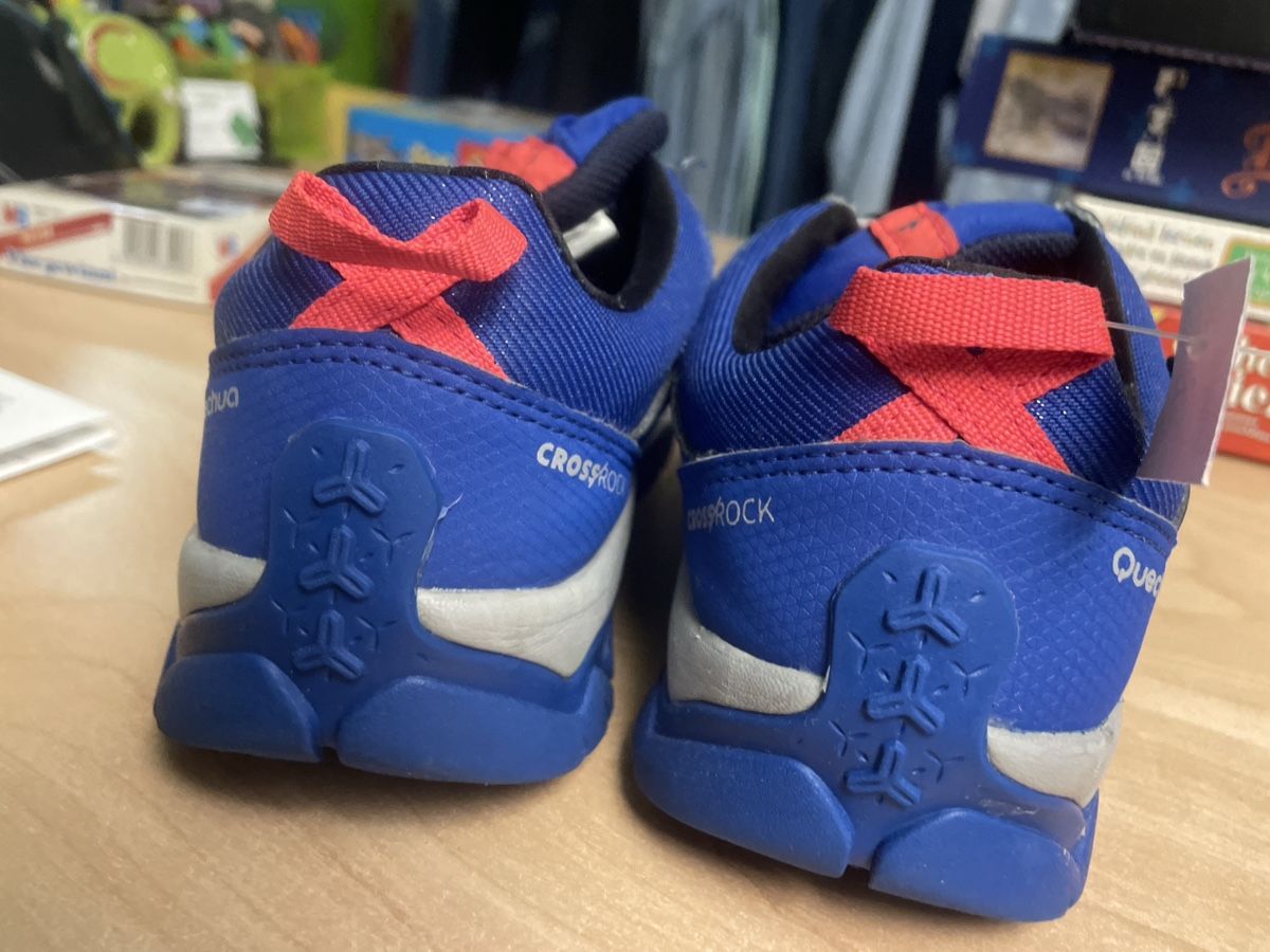 Decathlon Scarpe per ragazze: Quechua Crossrock Kinder Wanderschuhe, Gr.38, Top! – Nuovo (secondo la descrizione) da Obergerlafingen venduto da cabo4 3
