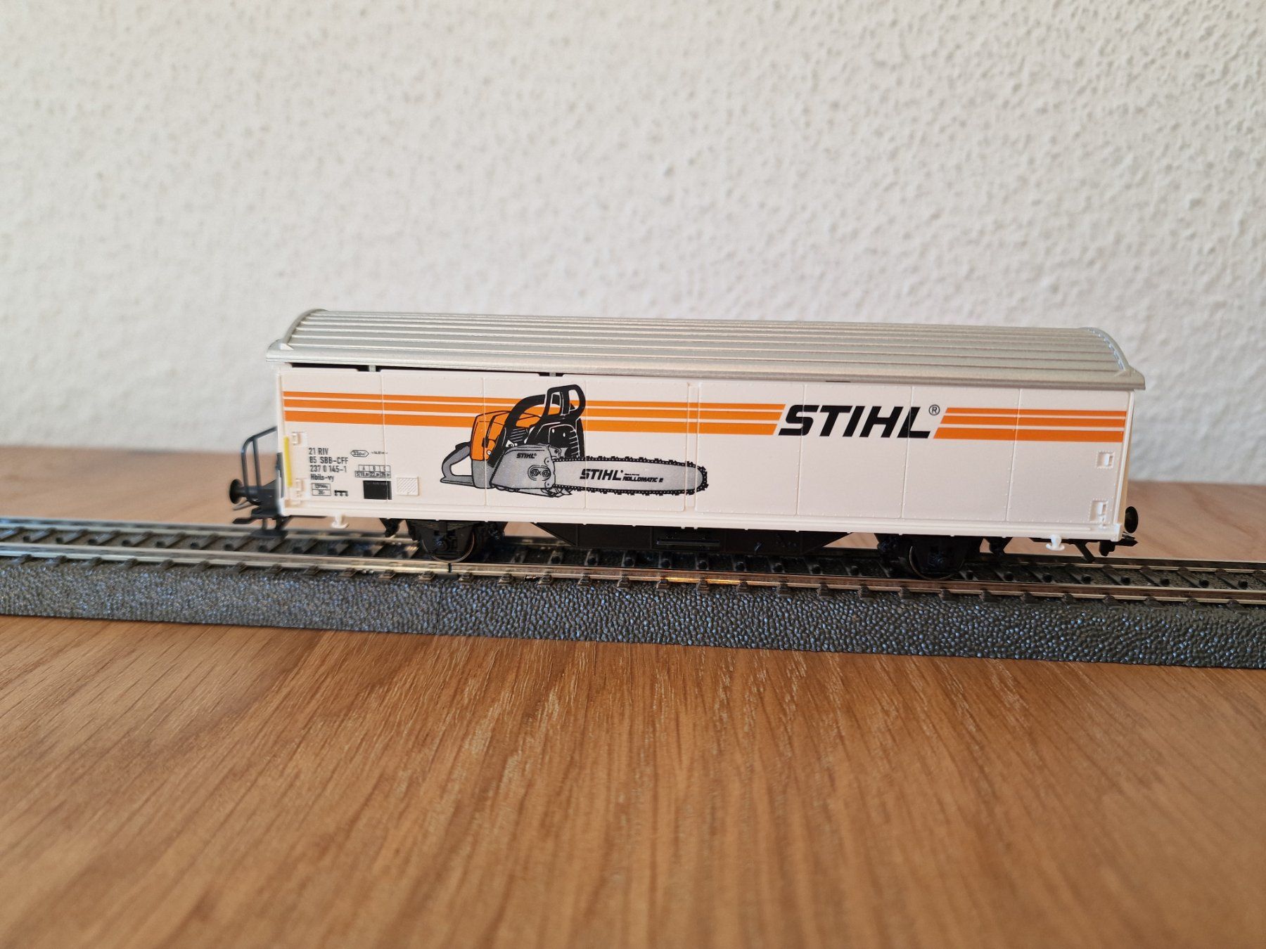 Märklin Modellini di ferrovie: SBB Stihl Güterwagen H0 – Usato da Matten b. Interlaken venduto da lor_hr9w