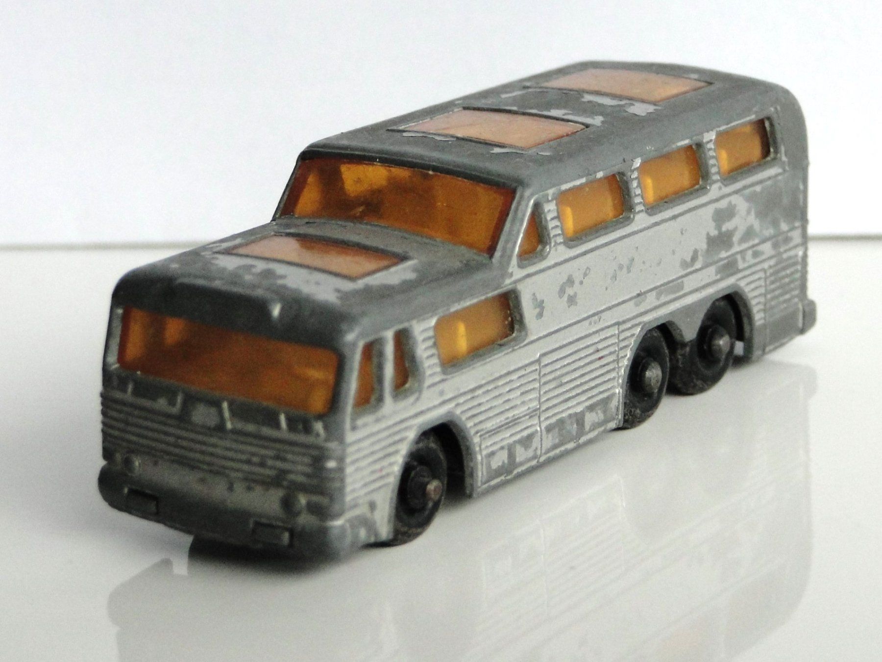 Matchbox Modellini d'auto: MATCHBOX LESNEY - Greyhound Coach Nr. 66 – Usato da Killwangen venduto da cyrano56
