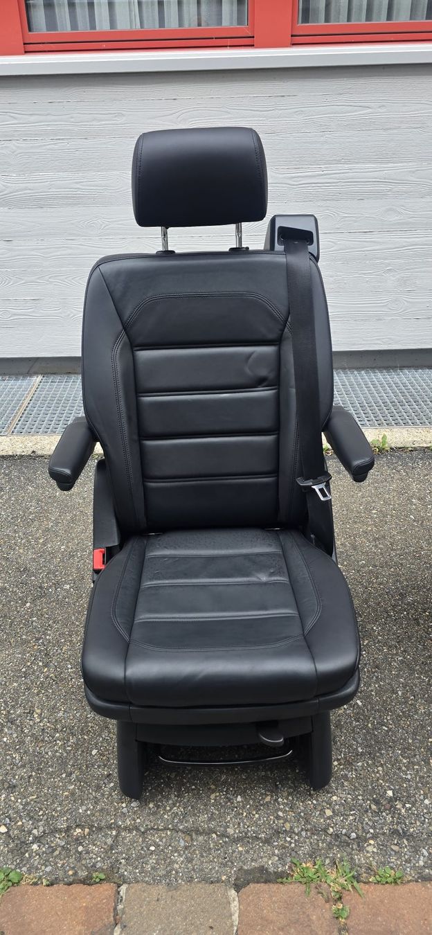 VW Tutti i ricambio: VW T5 T6 T6.1 MULTIVAN DREHSITZE LEDER ISOFIX – Usato da Meilen venduto da COSTA_ABC 3