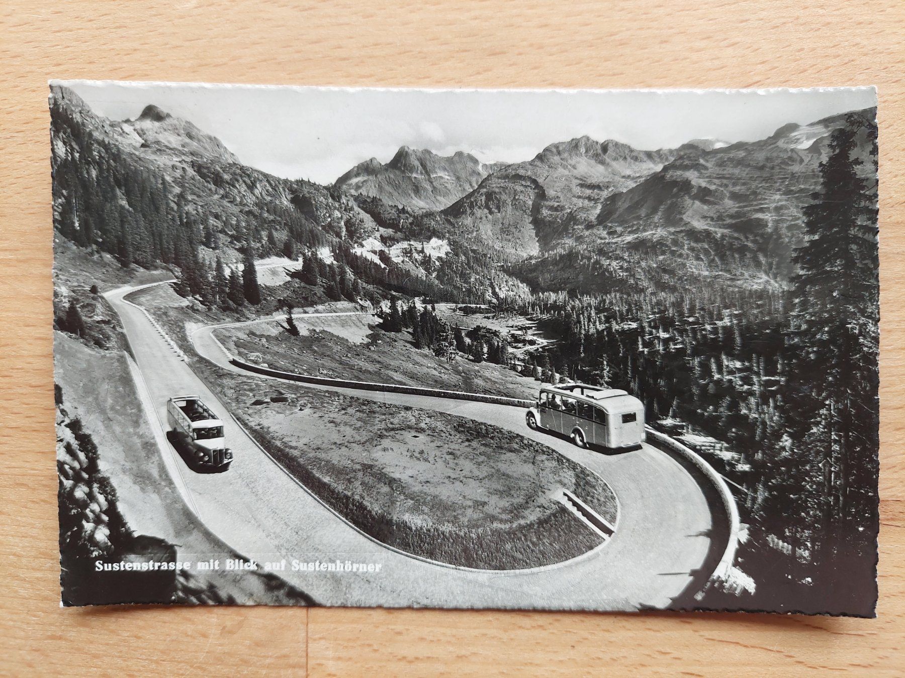 Cartes postales: AK Sustenstrasse mit Postautos – D'occasion à Obfelden par Foto_Bild_Kunst_Buch