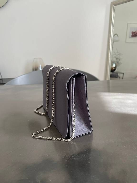 Borse da donna: Pochette en satin gris – Usato da Lausanne venduto da generation 1
