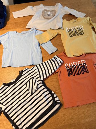5 Langarmshirts für Kinder in verschiedenen Farben gebraucht