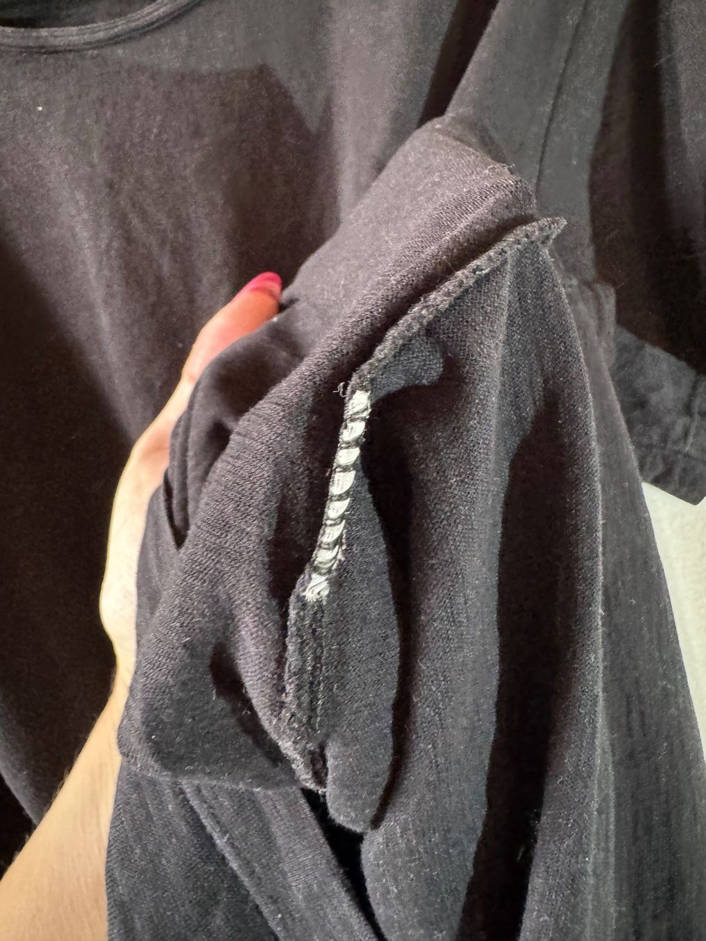 T-shirt: schwarzes T-Shirt Gr. M/L – Usato da Grosswangen venduto da SALE_SALE_SALE 2