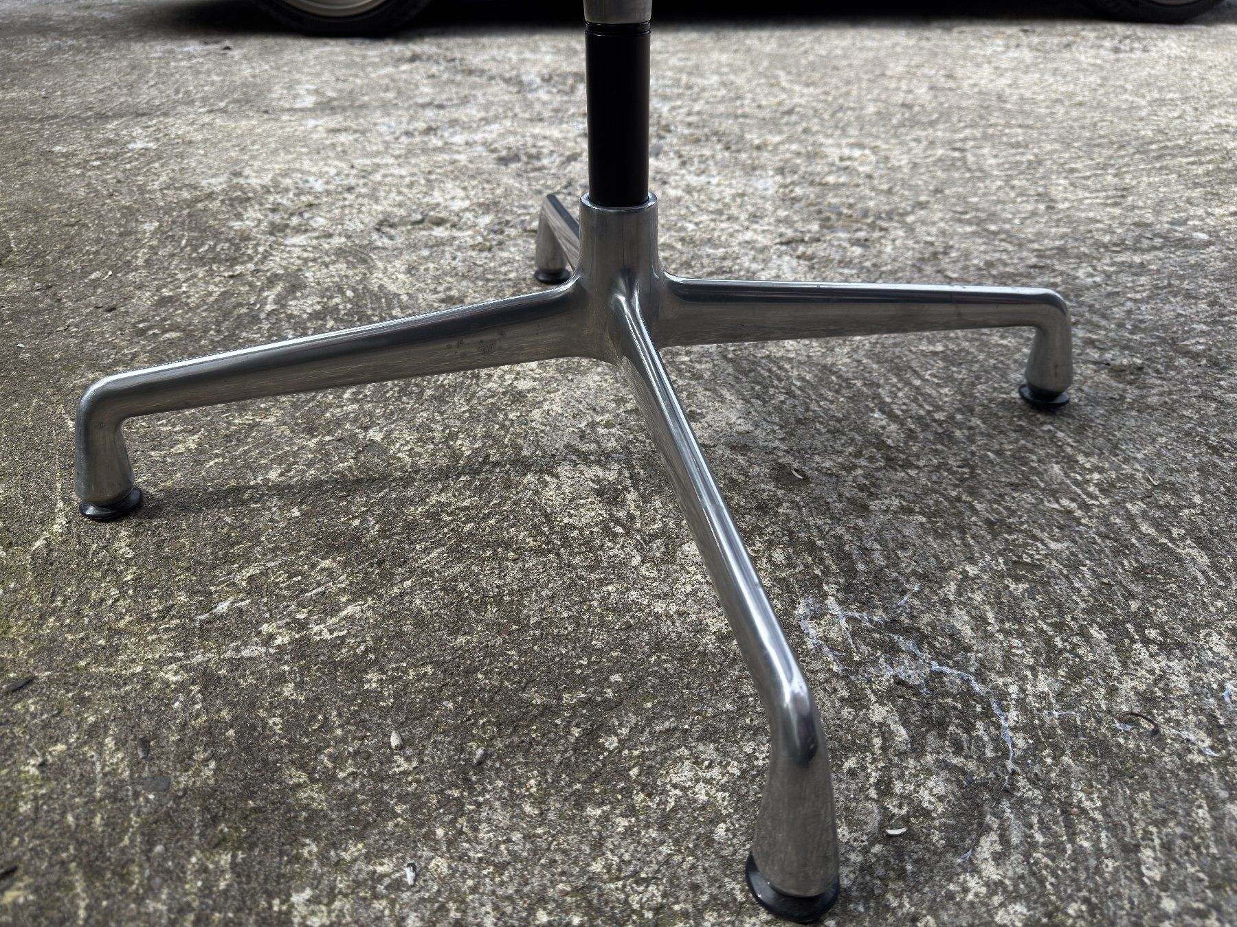Eames Sedie: Vitra Eames Aluminium Chair EA 106 – Usato da Ulisbach venduto da Mithrandirr 8