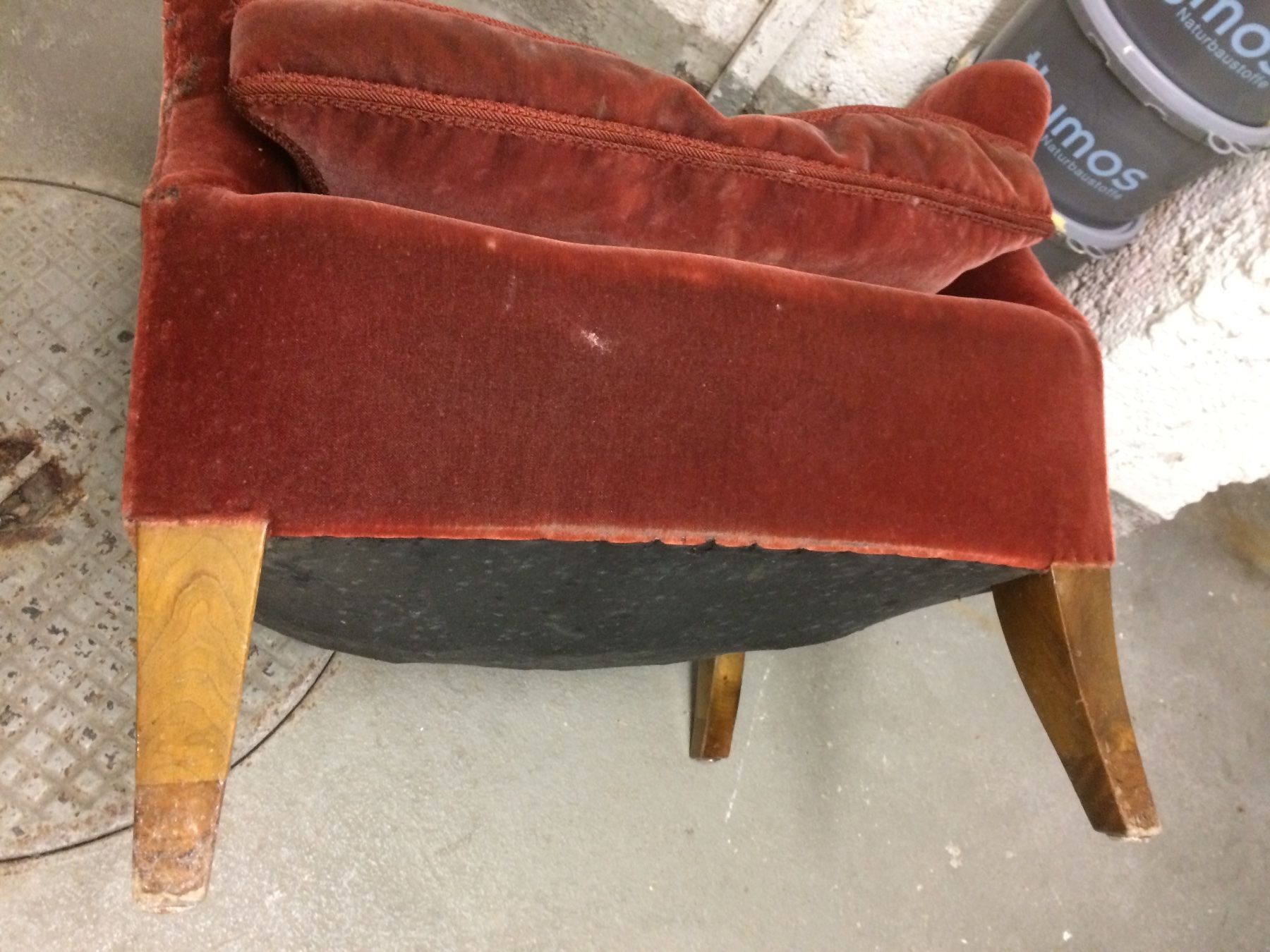 Sessel: Alter kleiner Polstersessel – Gebraucht aus Wila von  2