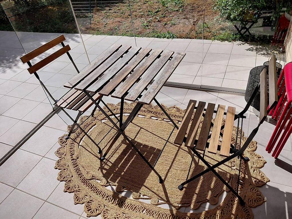 Ikea Tischset: Tischset: 2 Stühle, Tischchen, Teppich, Deko – Gebraucht aus Binningen von eli_rcf2