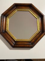 Dekorativer Wandspiegel aus altem Holz mit Goldleiste