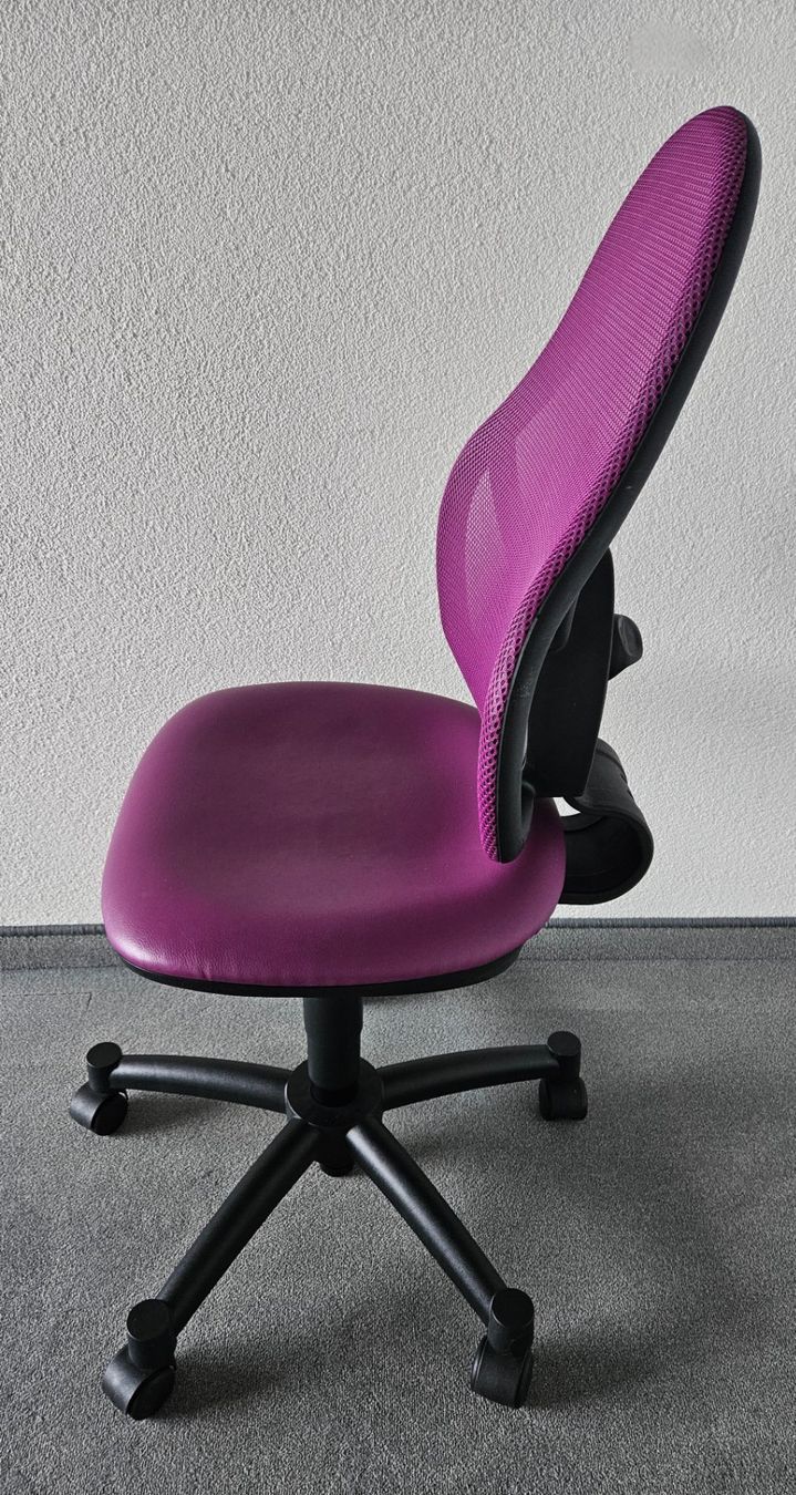Sedie: Kinder Büro-Stuhl auf Rollen – Usato da Gommiswald venduto da Rickenblitz