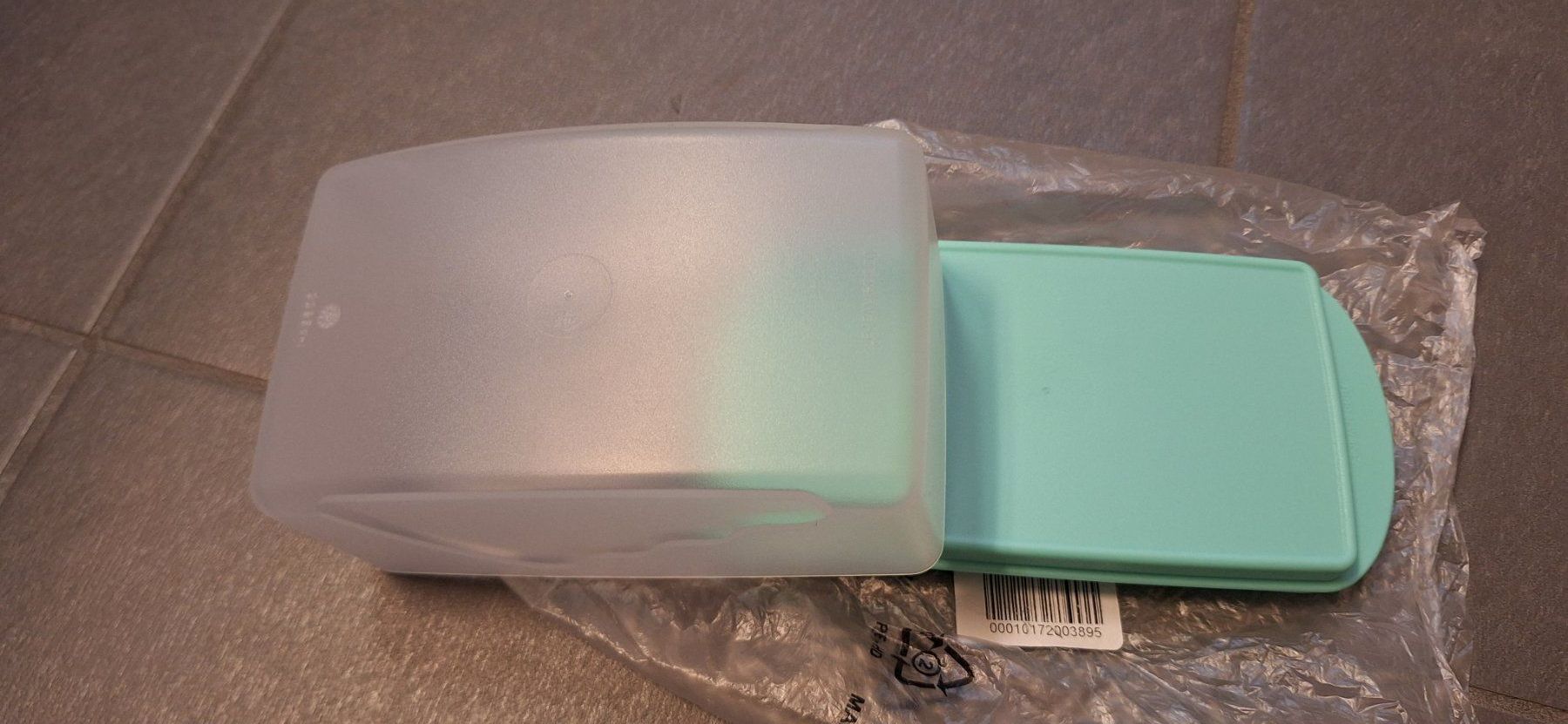 Tupperware Recipients et similaires: Tupperware, beurrier / Butterdose – Neuf avec emballage d'origine à Lussery-Villars par pousinete02