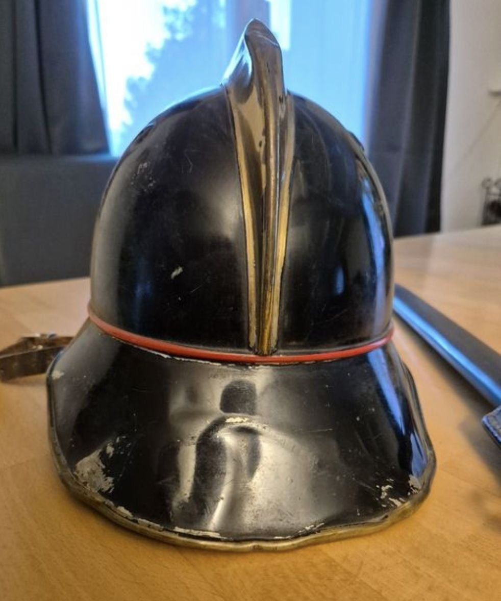 Pompieri: antiker Feuerwehrhelm Schweiz – Usato da Vilters venduto da Fleiflomi 1