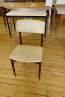 Vintage Stuhl – Holzgestell & heller Bezug Mid Century