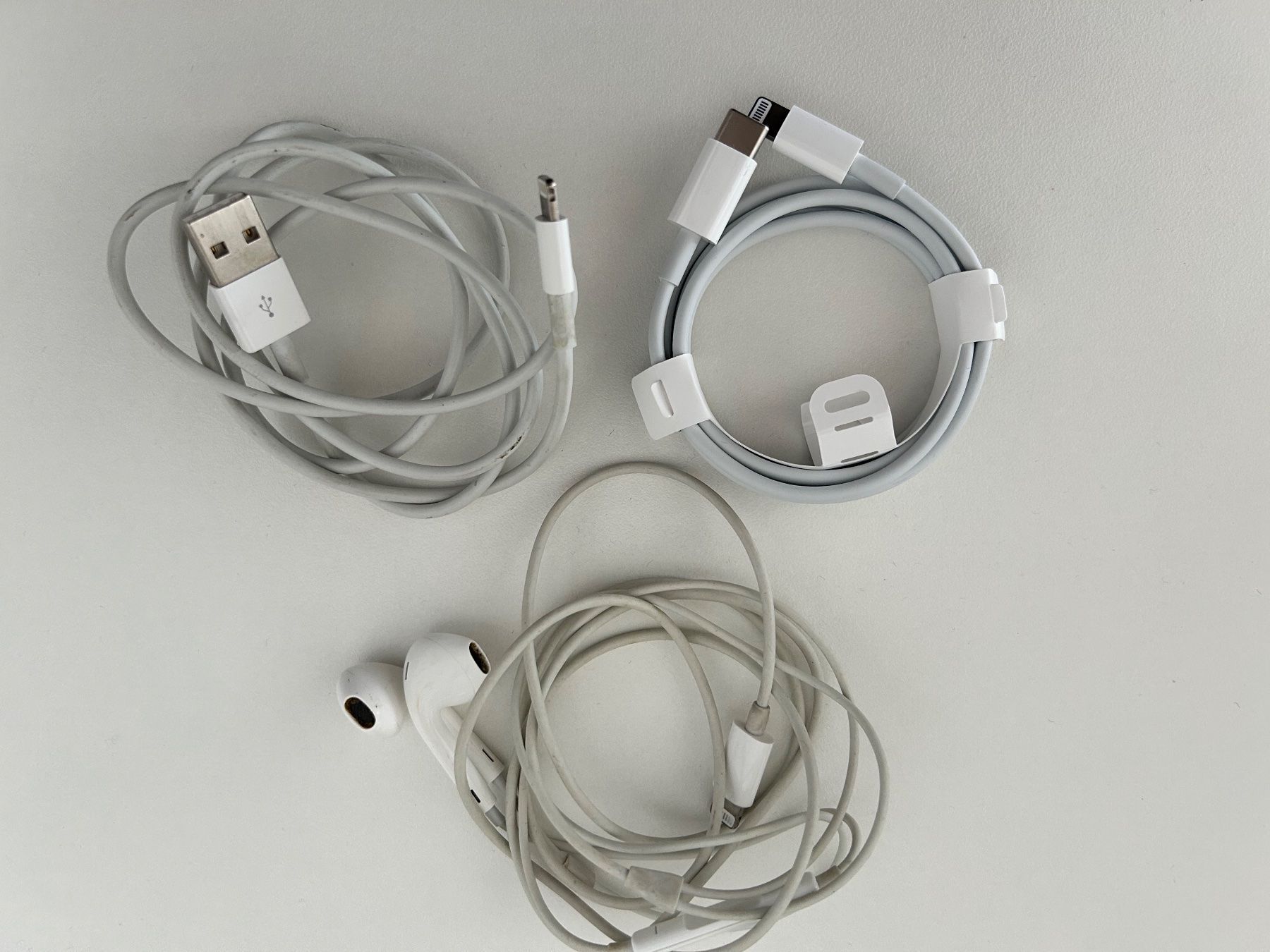 Apple Cavi: Apple Zubehoer: Kabel & EarPods – Usato da Bern venduto da ipds