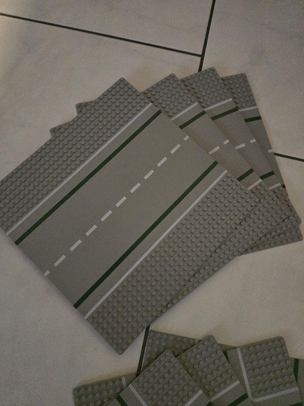 Lego Kit di costruzioni: 16 × alte Lego Strassenplatten – Usato da Weiach venduto da KissGearSwiss96 1