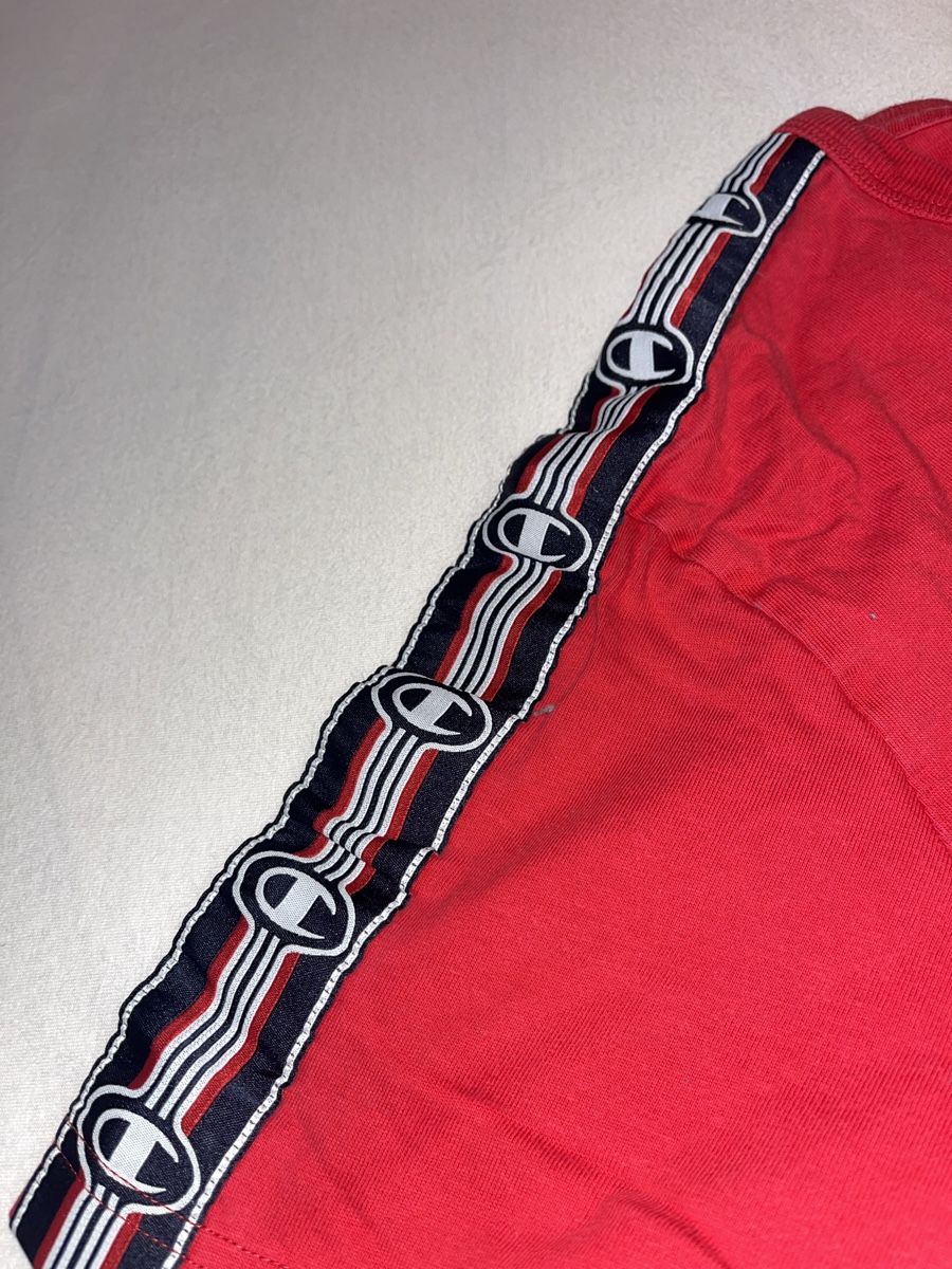 Champion T-shirt: Champion red tshirt – Usato da Pully venduto da ari_78pk 1