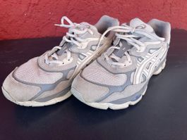 Asics Gel-NYC Sneaker – angesagter Retro-Style – Grösse 44.5
