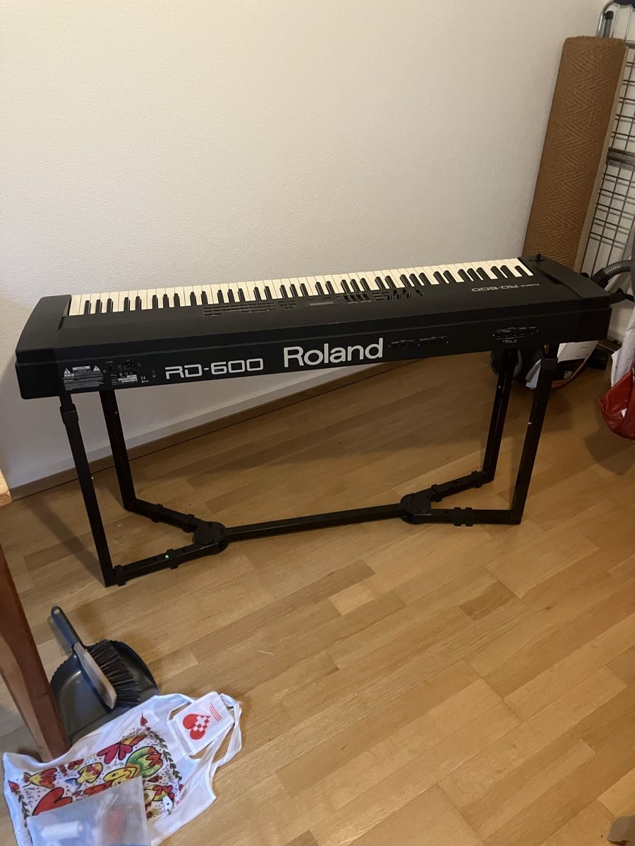 Roland Strumenti musicali: Roland RD-600 Digital Piano – Usato da Zürich venduto da breitstefan 8