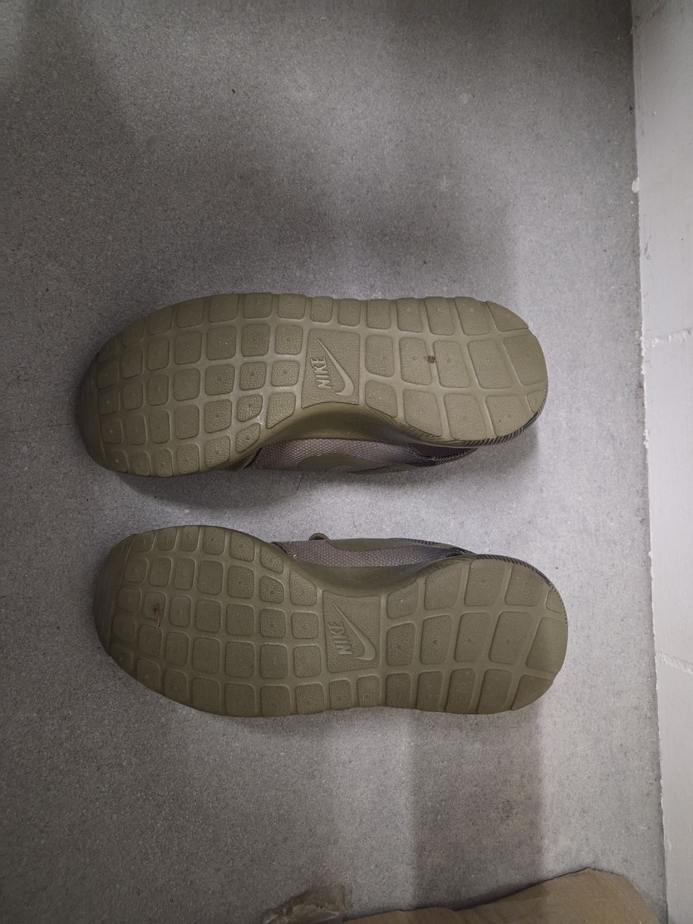 Nike Scarpe da uomo: Nike Roshe One "Iguana" 42.5 / US 9 – Usato da Zollikofen venduto da x_drive7 3
