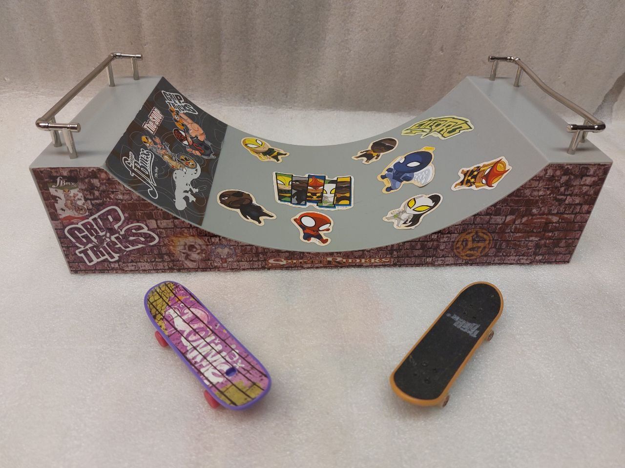 Skateboards: Fingerboard ramp with two skateboards – Usato da Pambio Noranco venduto da Pol69