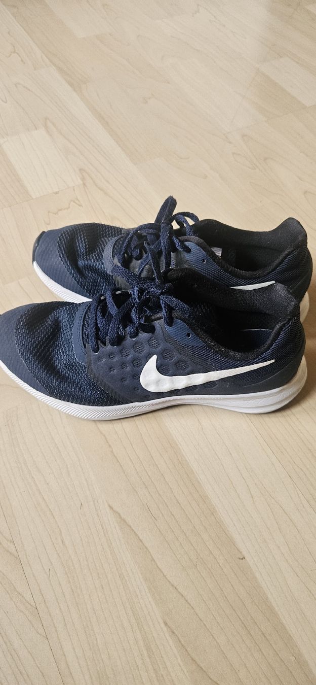 Nike Damenschuhe: Nike Gr.36.5 – Gebraucht aus Oberkulm von Preneur 1