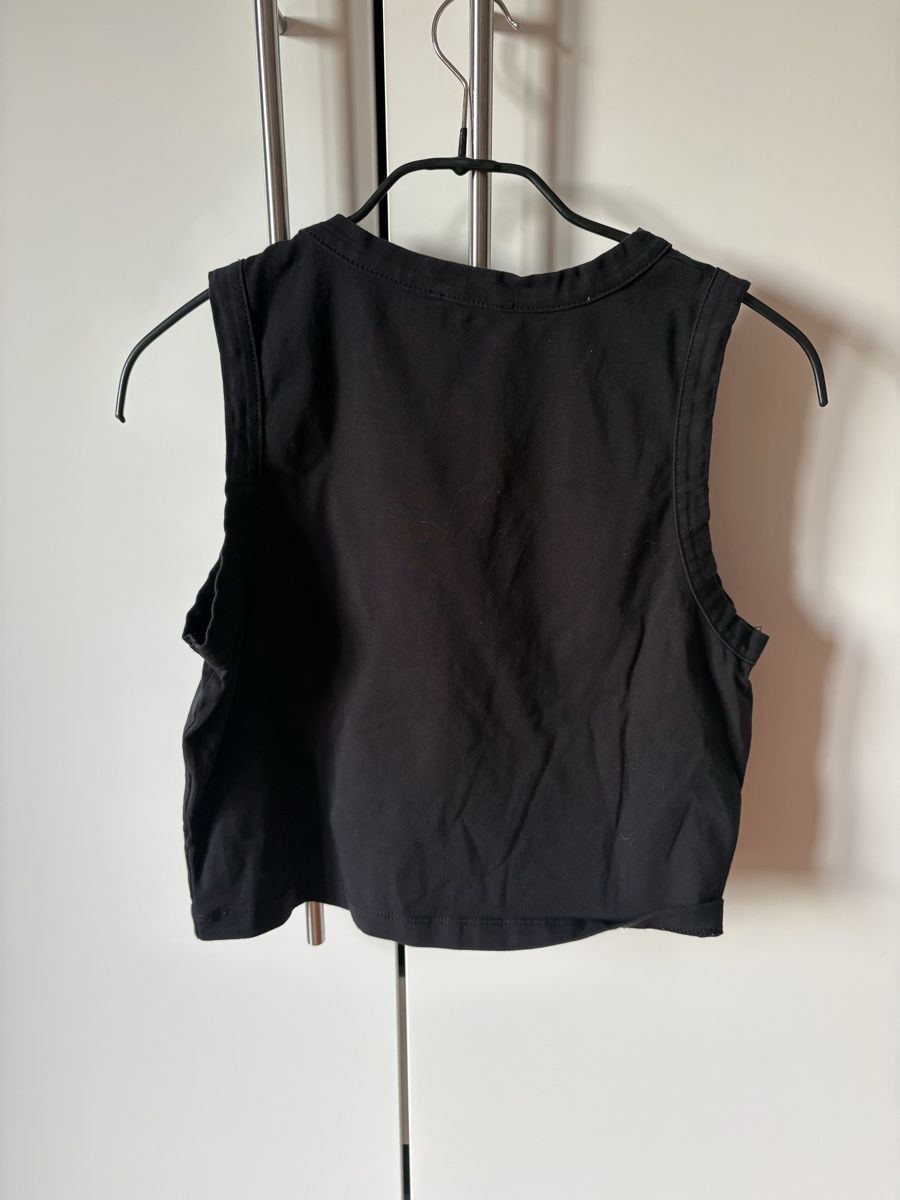 Top: Black Crop Top – Usato da St. Gallen venduto da KatieEugster 1