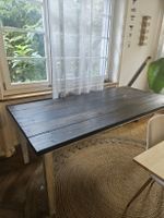 Esstisch aus Holz