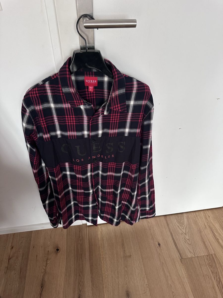Guess Camicie: Guess Gr.M – Usato da Mels venduto da ricoshop