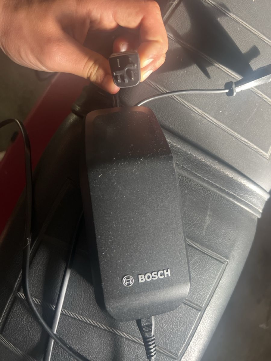 Bosch Ladegeräte: Bosch Ladekabel – Gebraucht aus Aarau von dju_8qcq