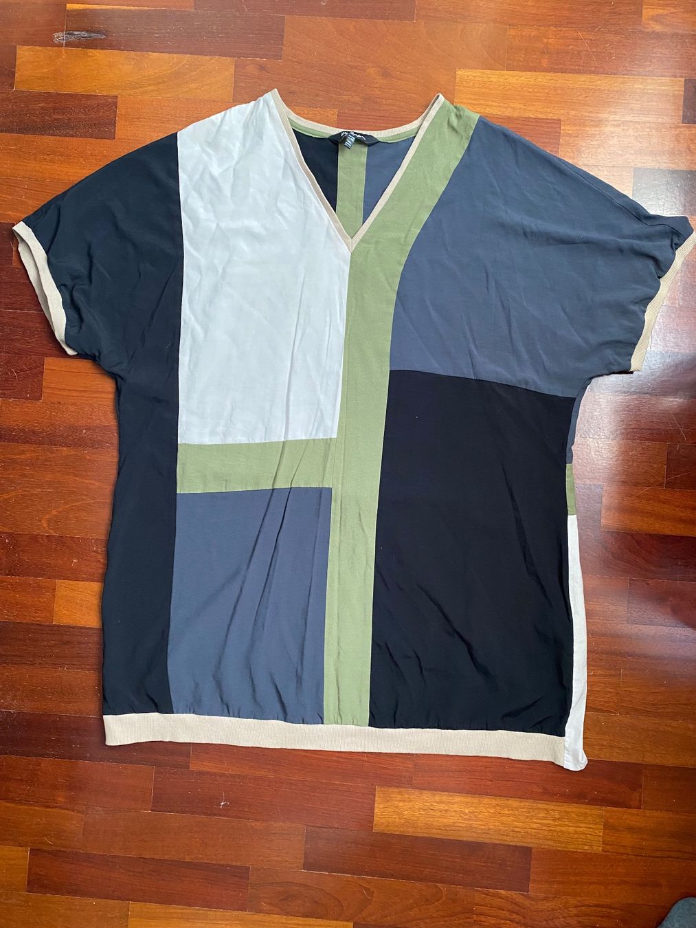 Ulla Popken Tuniken: ULLA POPKEN Tunika  Bluse - Viskosemix - Gr. 50/52 – Gebraucht aus Besazio von lionheart63