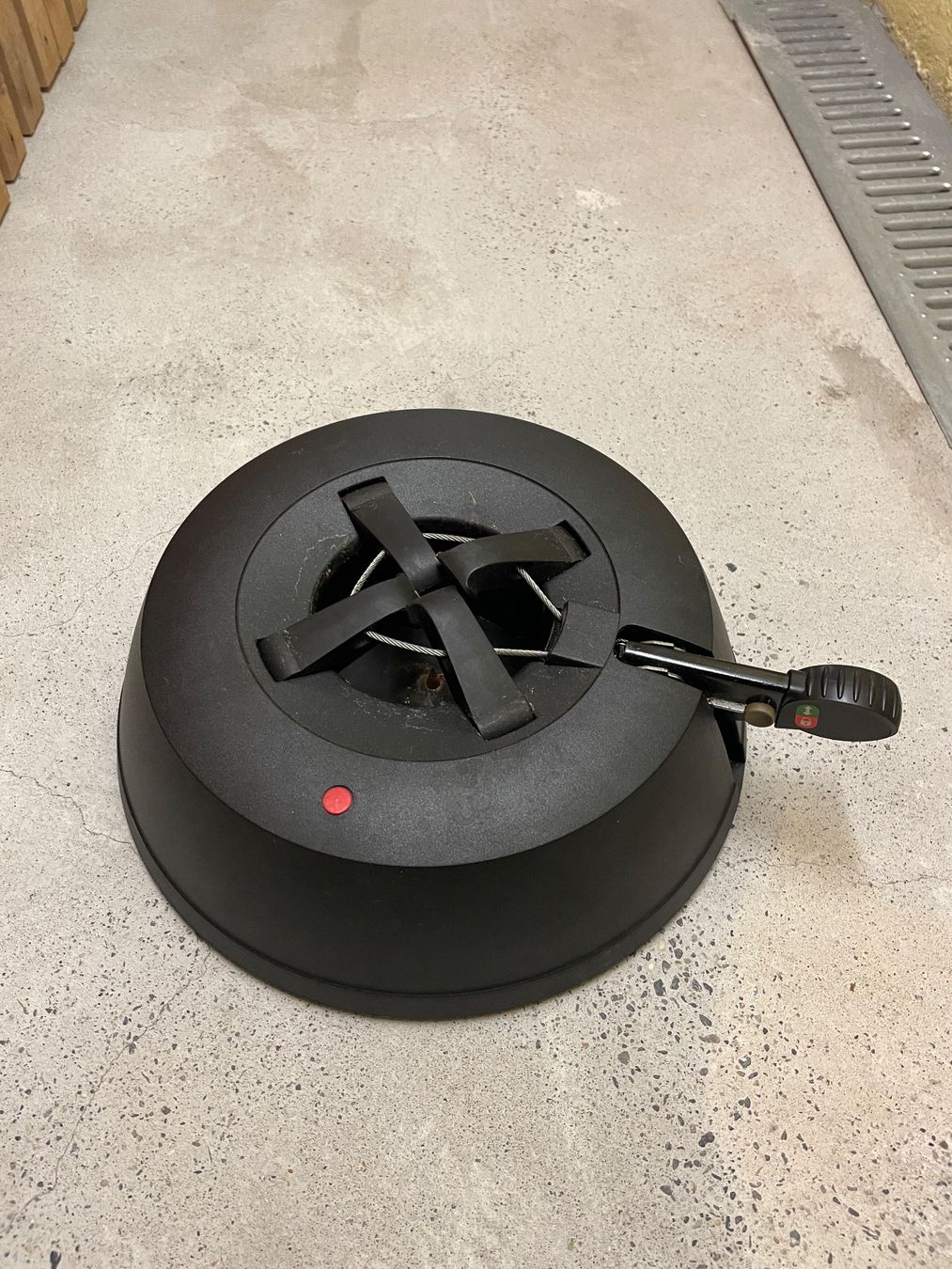 Krinner Christbaumständer: Krinner Comfort M (Black Edition) – Gebraucht aus Genève von julian-b