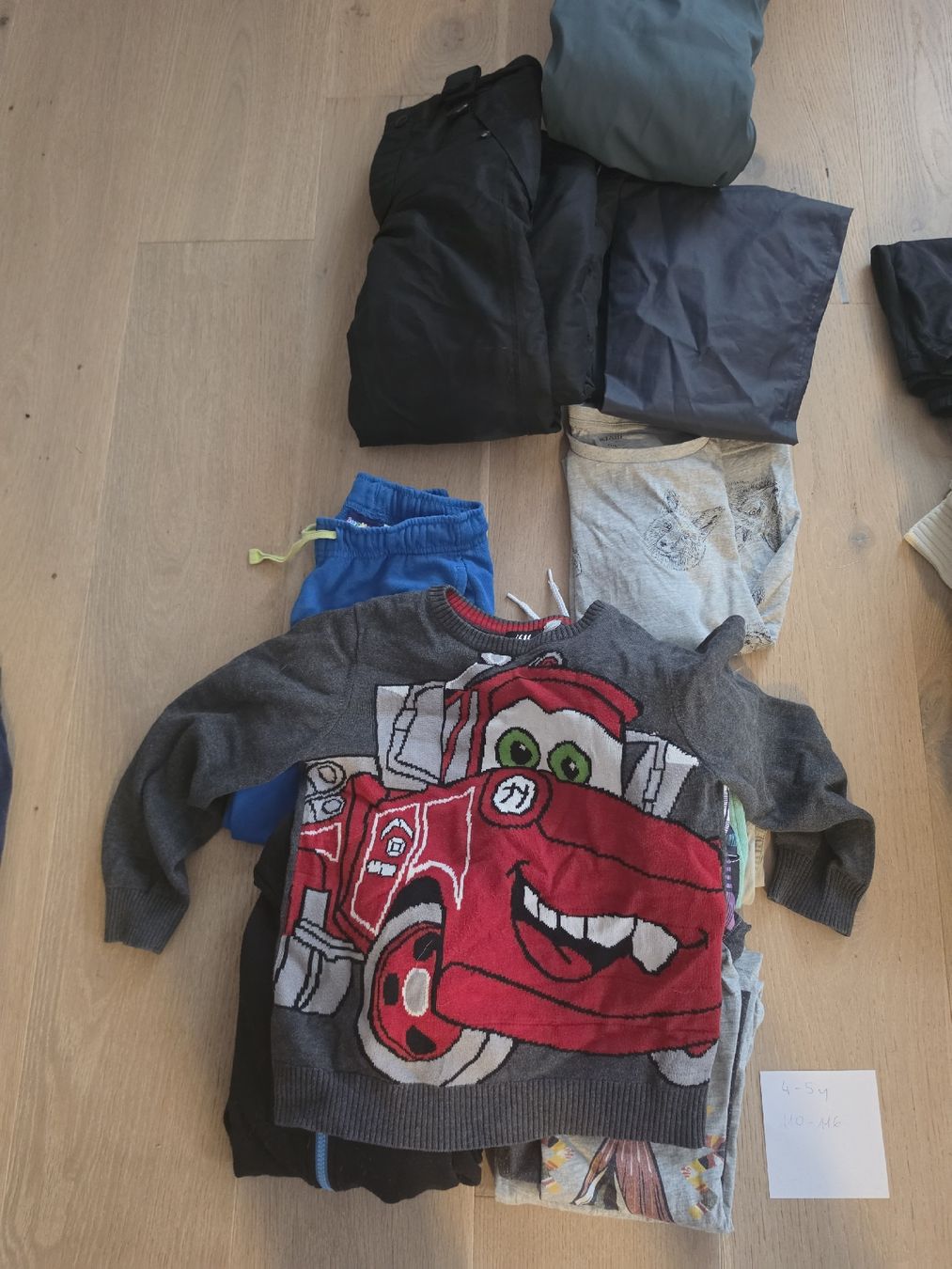 Kleiderpakete & -sets: Mega Set Boy 110/116 – Gebraucht aus Courtelary von dcubadda 2