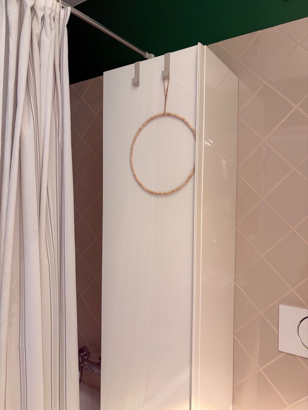 Armadi: Badezimmerhochschrank Hochglanz weiss – Usato da Basel venduto da lau_xdq2 1