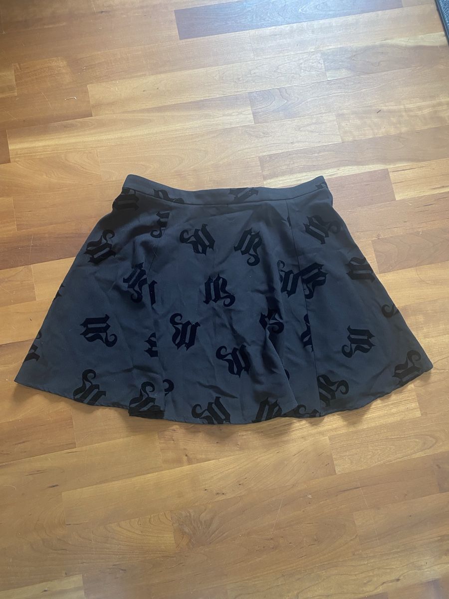 H&M Gonne: Schwarzer Minirock von H&M, Grösse 42 – Nuovo (secondo la descrizione) da Böbikon venduto da Kathi3000_