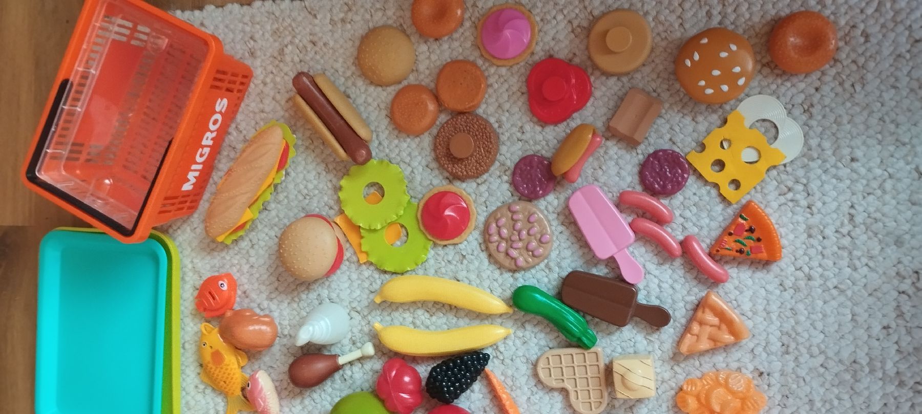 Jouets: kinder packet Spiel Lebensmittel  – D'occasion à Mörel par MJoaoCosta 1