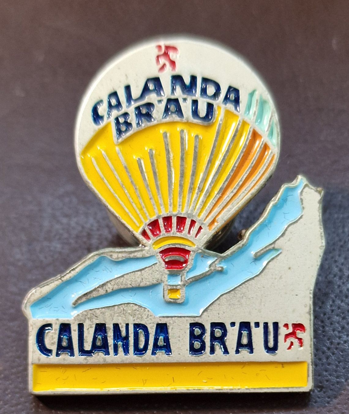 Calanda Placchette & Badge: J893  Pin Calanda Bräu Ballon Graubünden – Usato da Reinach BL venduto da Boston-Verkauf 1