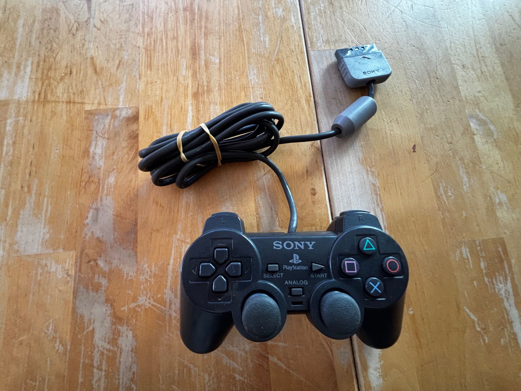 Sony Controller: Original PS1 Controller (Duashock 2 in Schwarz) – Usato da Frenkendorf venduto da gelbeZinnie