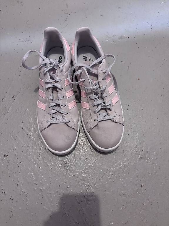 Chaussures hommes: Adidas Schuhe Wildleder 40.5 – D'occasion à St. Gallen par Svitlana.G