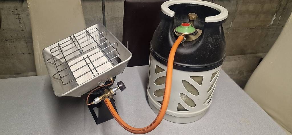 Radiatori: Chauffage à gaz – Usato da Sion venduto da bigornes